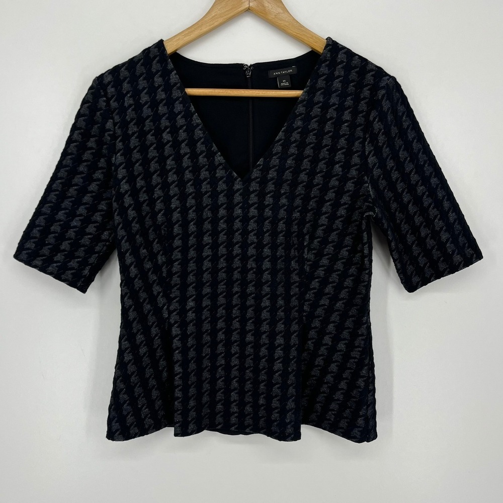 Ann Taylor Womens XS Black Silver Geometric Textured Knit V-Neck Blouse Top